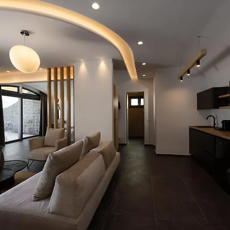 Dazzling Santorini | Sunrise | 1 Bedroom | Private Outdoor Pool & Heated Jacuzzi | Panoramic Vistas Of Aegan Sea | Imerovigli Willa *