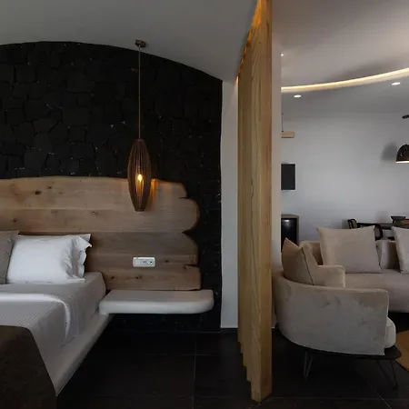 Willa Dazzling Santorini | Sunrise | 1 Bedroom | Private Outdoor Pool & Heated Jacuzzi | Panoramic Vistas Of Aegan Sea | Imerovigli *